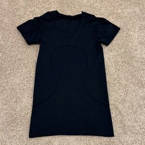 Lululemon short sleeve swiftly size 2 navy